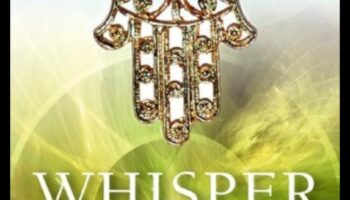 همسات في الحجر: أصداء القصص في المواقع التاريخية