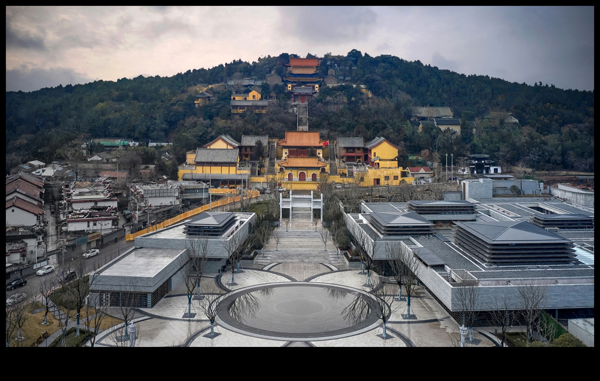 التأمل عبر آلاف السنين: رسم خرائط المشهد التاريخي