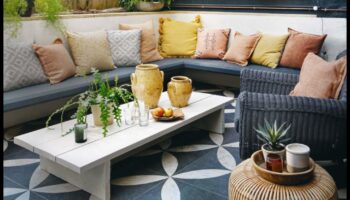 لوحة الطبيعة: ارتقِ بحديقتك بمقاعد أنيقة