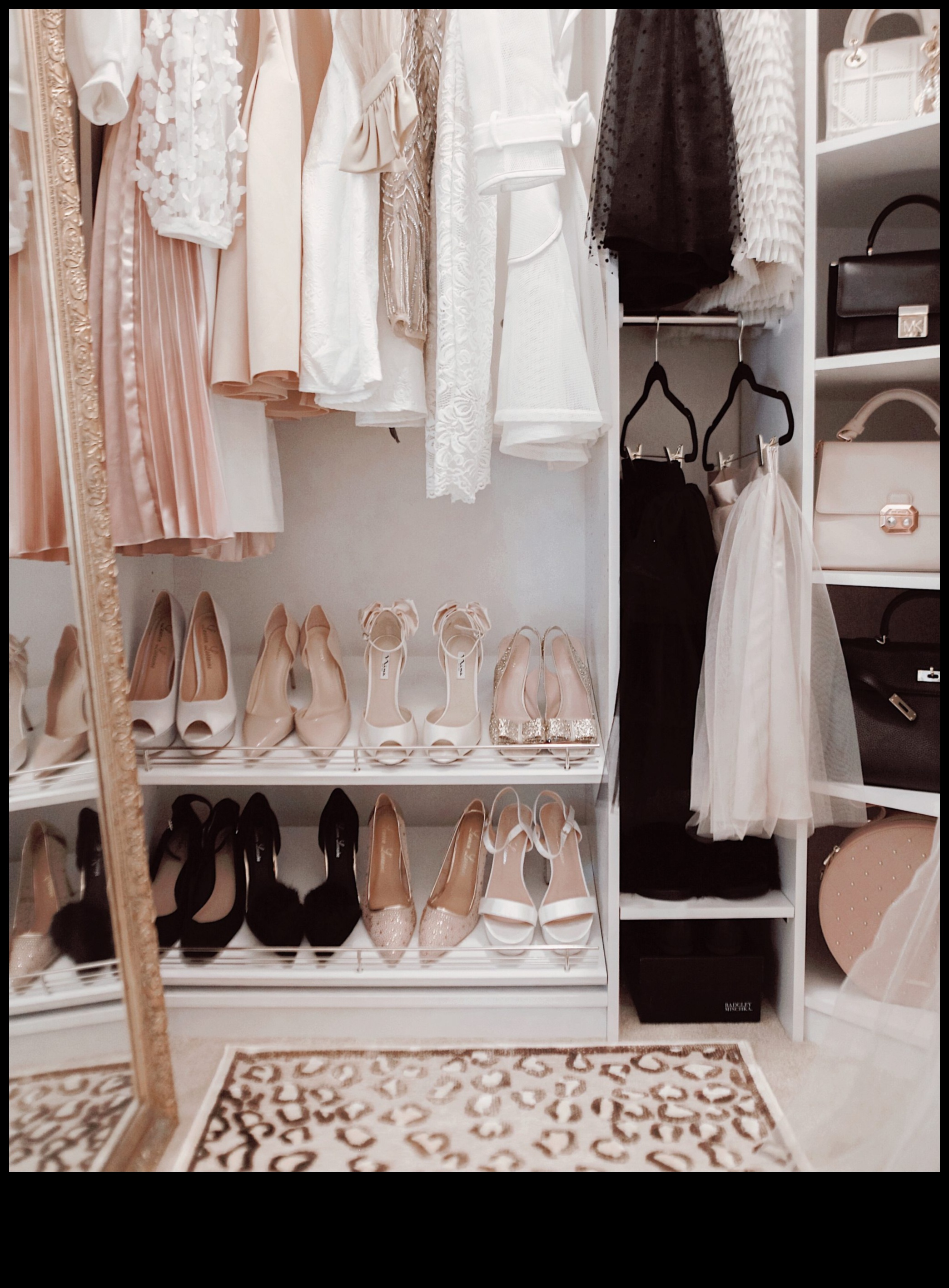 تصميم الأزياء المجمعة طريقة أنيقة ومبتكرة لبناء خزانة ملابس فريدة من نوعها 4 تصميم الأزياء المجمعة: مزج العناصر لخزانة ملابس فريدة من نوعها